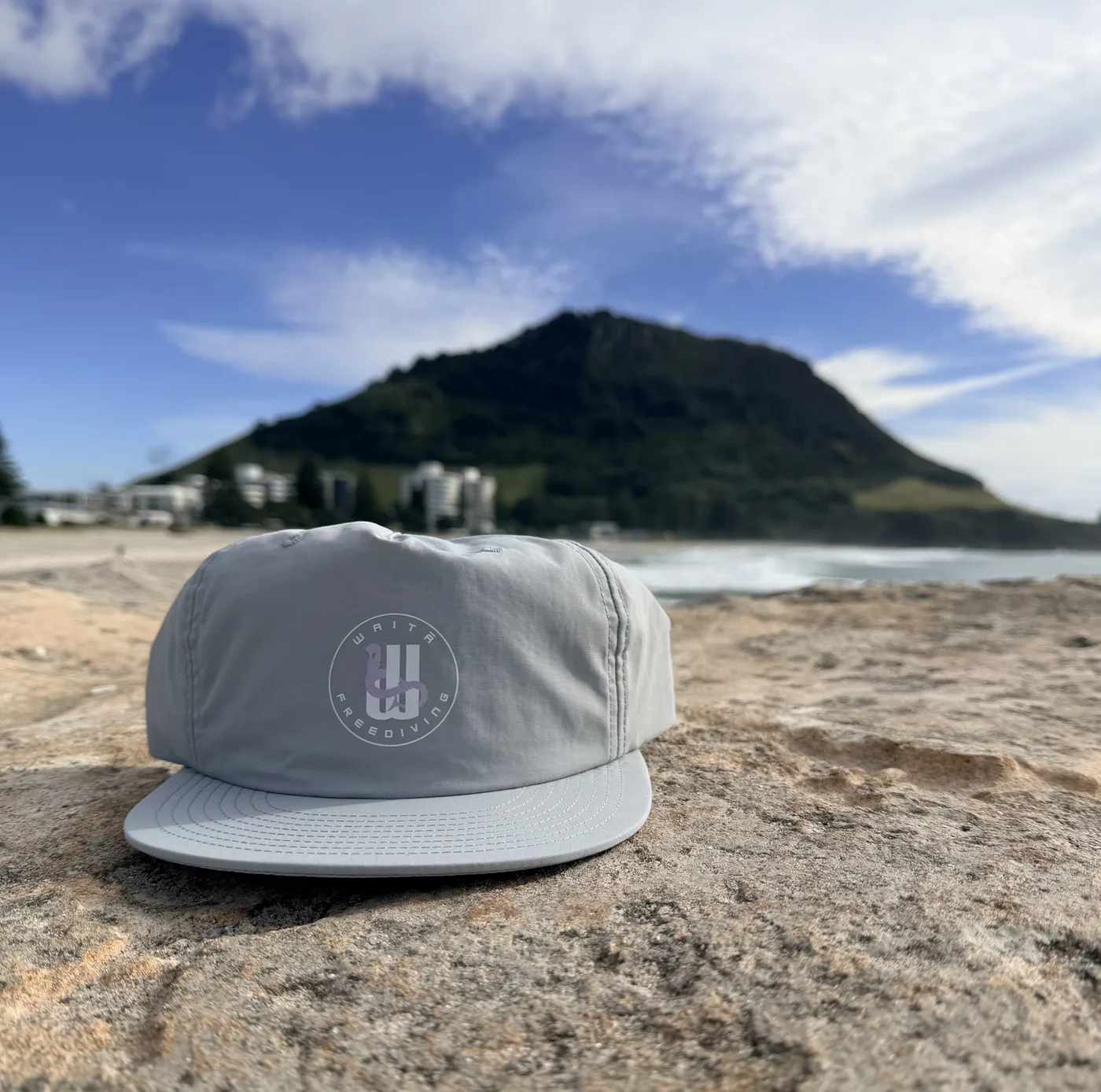 Waitā pōtae wāhine in kiwikiwi